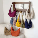 Elena - Borsa Minimalista a Mezzaluna Compatta