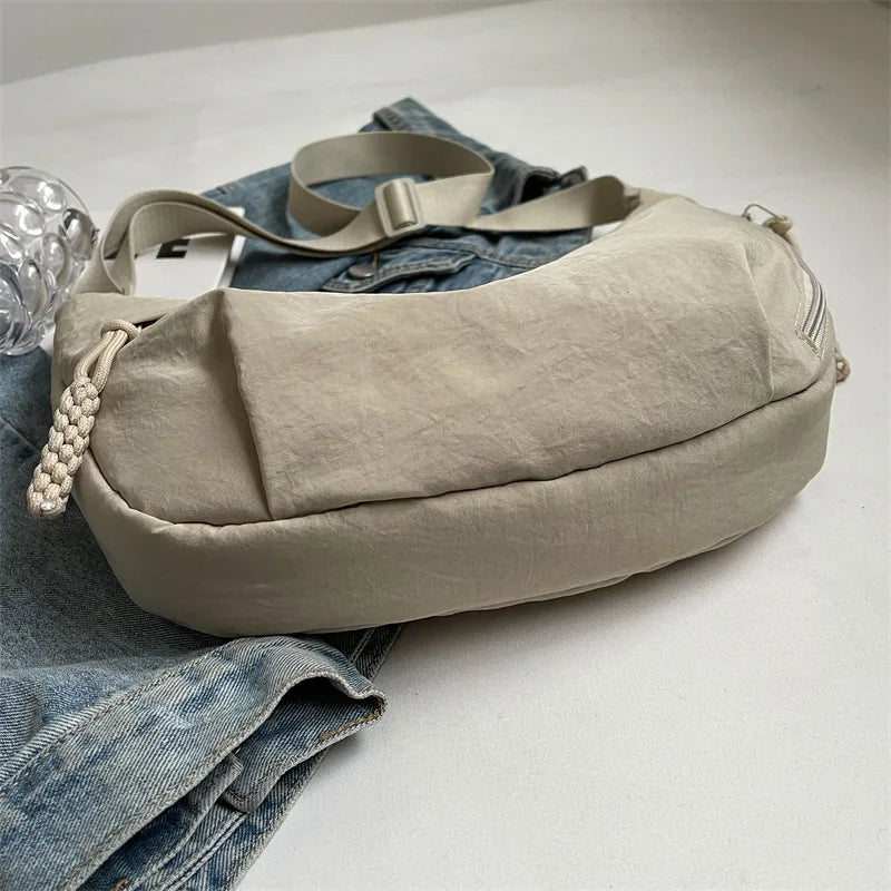 Elena - Borsa Minimalista a Mezzaluna Compatta